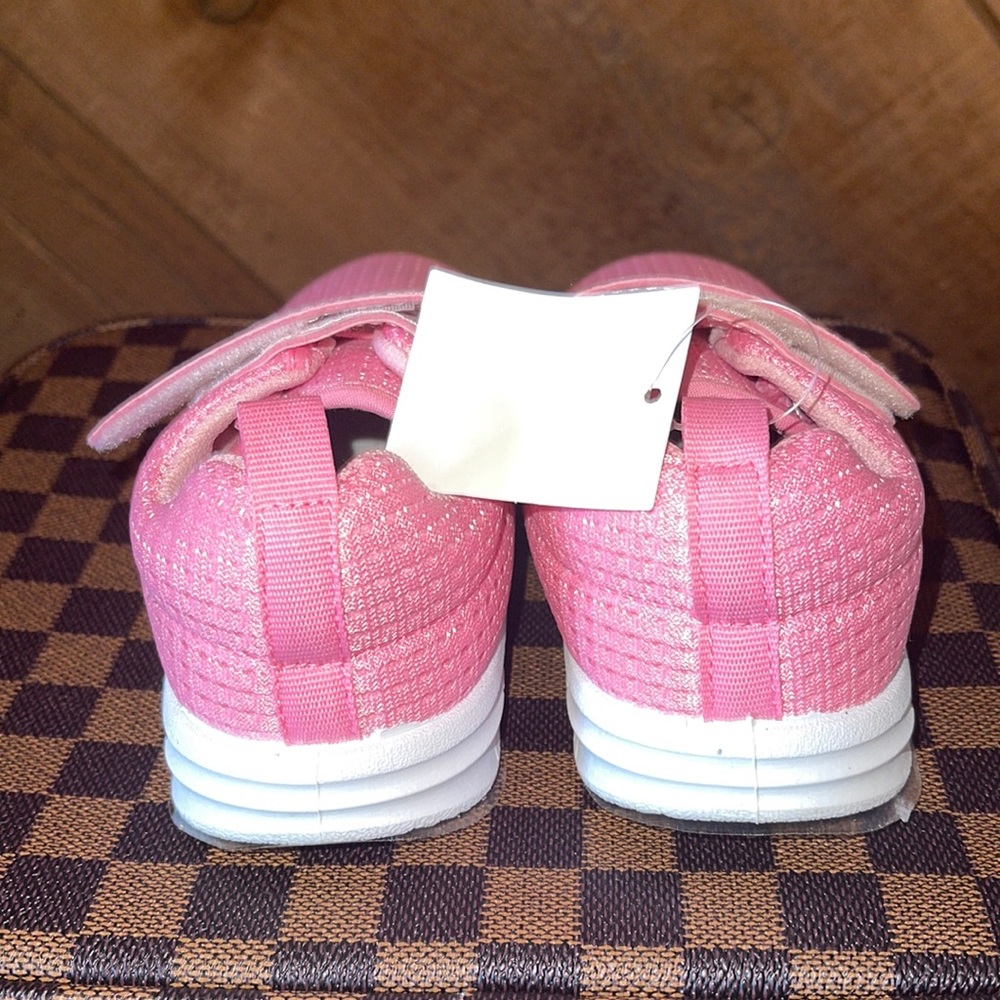 Toddler Girl, Pink shoes Size 8c - Picture 4 of 5
